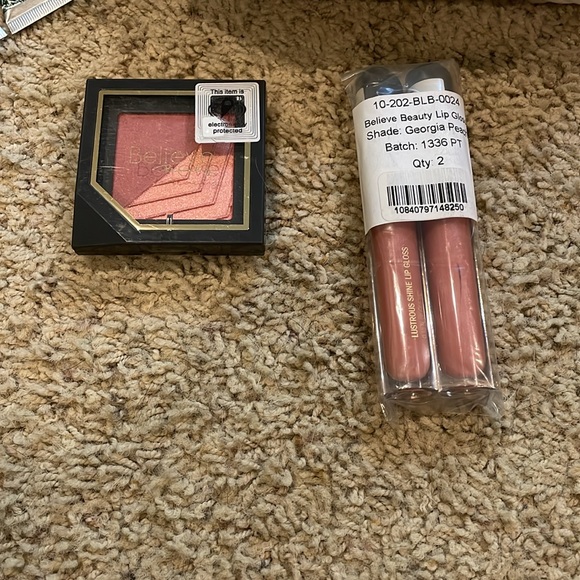 Quilted Cosmetic Bag with haircare and Makeup Set bundle all new products! - Picture 4 of 8